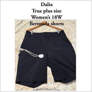 Dalia Women's Black Bermuda Shorts